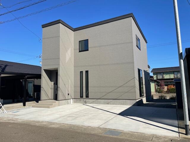 detached 富山県小矢部市芹川 地図を見る