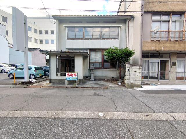detached 富山県高岡市一番町 地図を見る