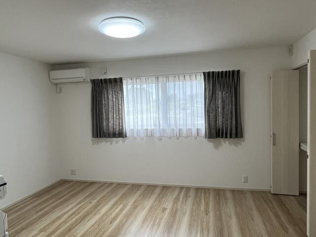 リビング以外の居室／子世帯：１階洋室１２帖