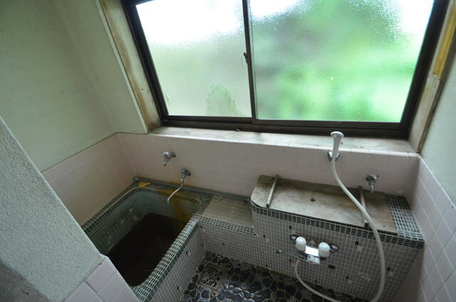 浴室／窓があり、明るく開放的にお風呂／撮影日2024-06-21
