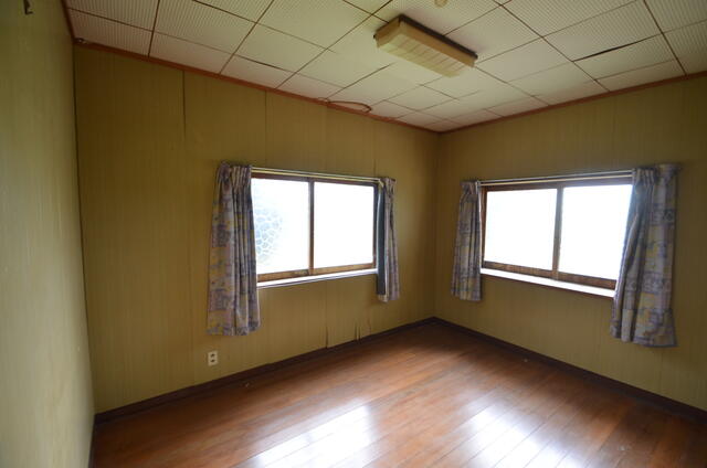 リビング以外の居室／２面に窓があり風通し良好／撮影日2024-06-21