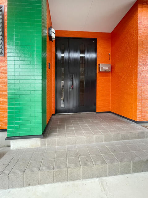 玄関／グリーンがアクセント