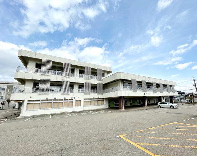 富山市立古里小学校 (656m)