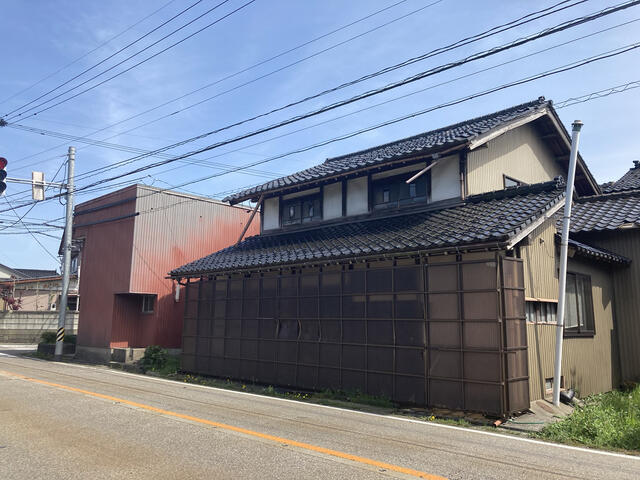 detached 富山県高岡市常国 地図を見る