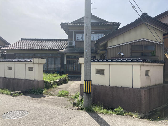 detached 富山県高岡市常国 地図を見る