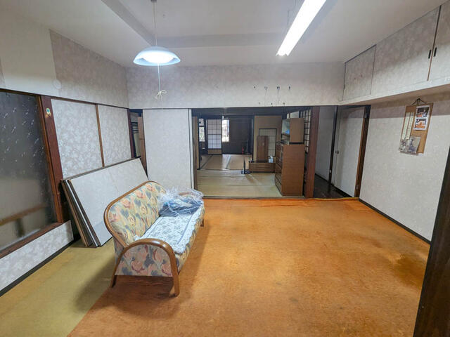 detached 富山県小矢部市中央町 地図を見る