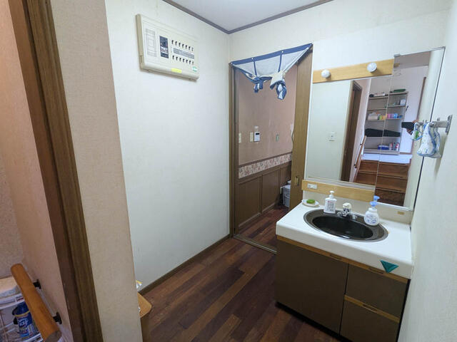 detached 富山県小矢部市中央町 地図を見る