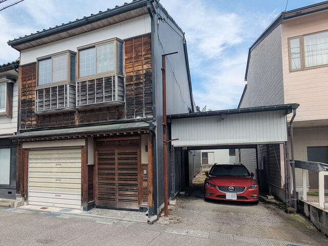 detached 富山県小矢部市中央町 地図を見る