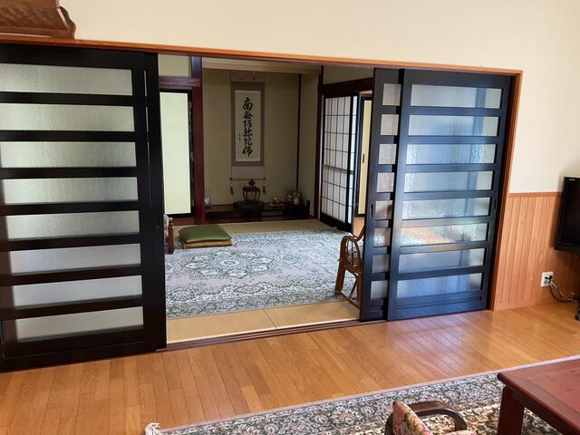 リビング以外の居室／高級感のある引戸が良いアクセントです／撮影日2025-03-18