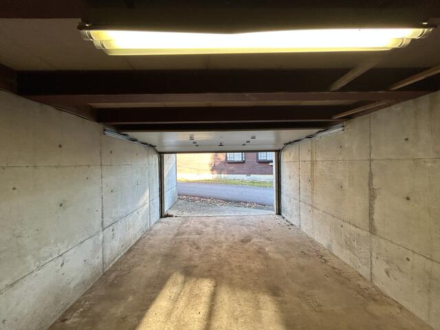 現地（駐車場）／収納としても車庫としても利用頻度の高いガレージ