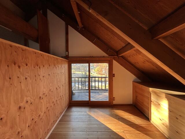 リビング以外の居室／たっぷり収納ができる多目的空間