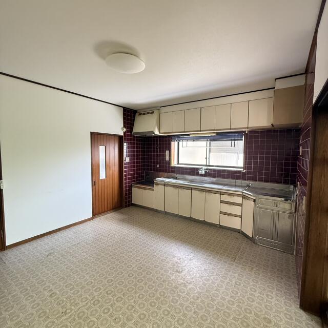 detached 富山県小矢部市野端 地図を見る