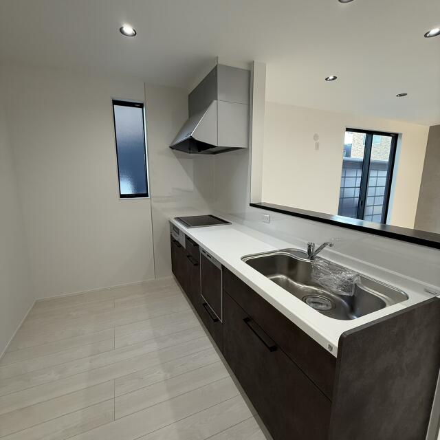 detached 富山県小矢部市芹川 地図を見る