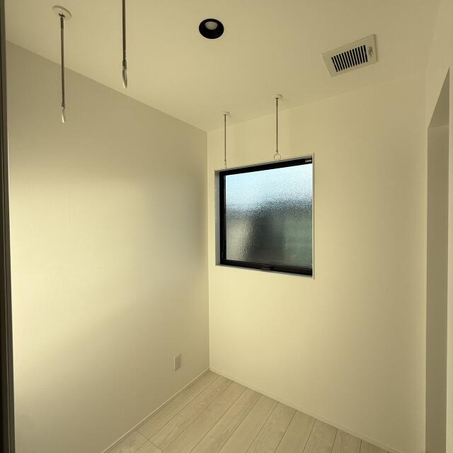 detached 富山県小矢部市芹川 地図を見る