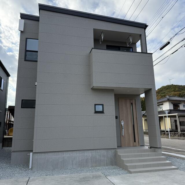 detached 富山県小矢部市埴生 地図を見る