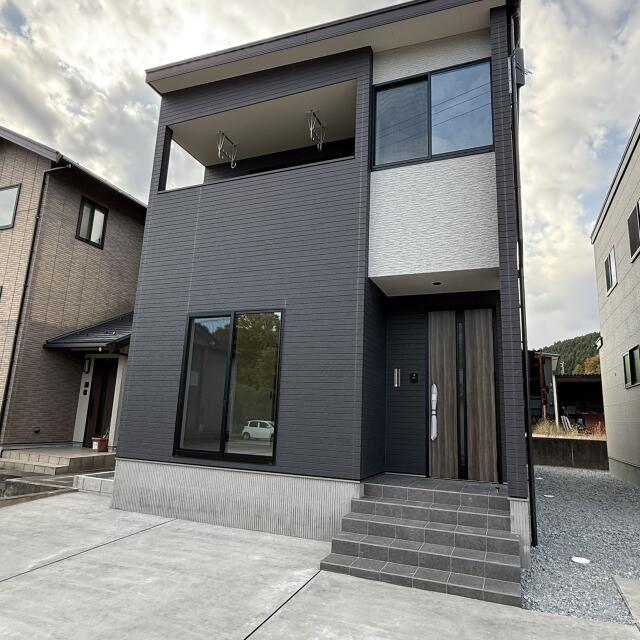 detached 富山県小矢部市埴生 地図を見る