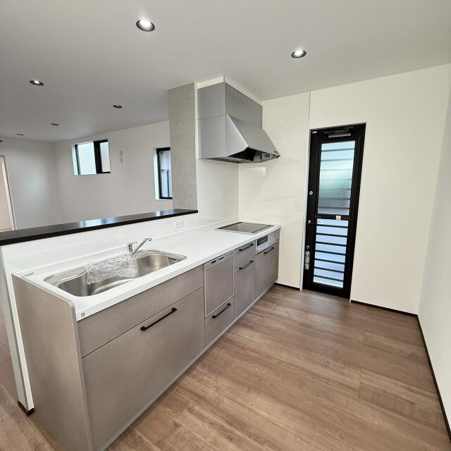 detached 富山県小矢部市埴生 地図を見る