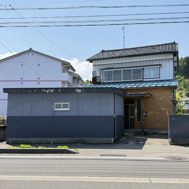detached 富山県小矢部市八和町 地図を見る