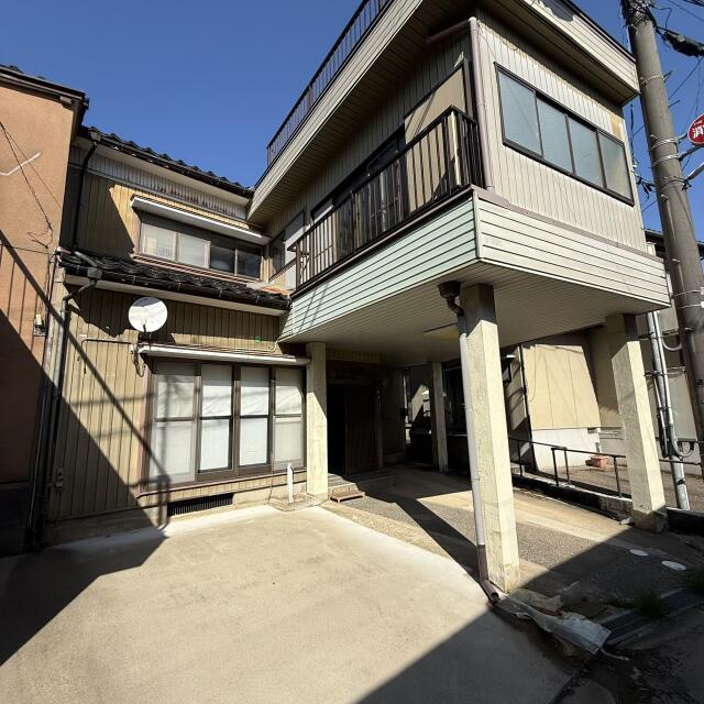 detached 富山県小矢部市西町 地図を見る