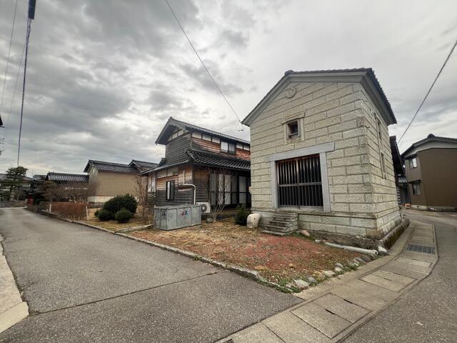 detached 石川県能美市上開発町 地図を見る