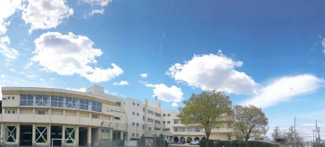 金沢市立長坂台小学校 (872m)