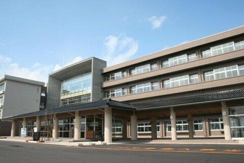 内灘町立内灘中学校ハマナス分校 (2,000m)