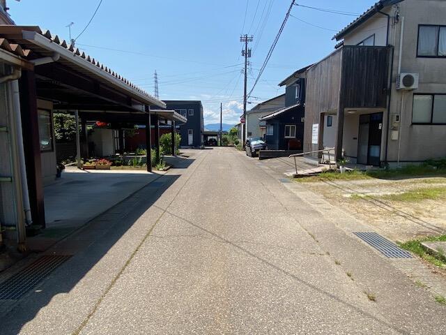 detached 富山県小矢部市西中野 地図を見る
