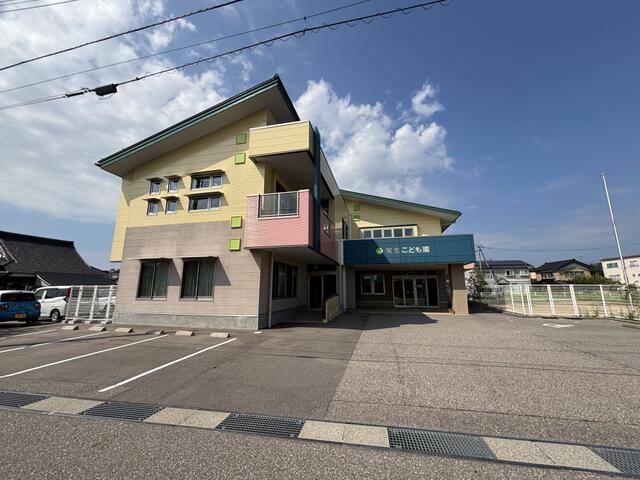 実生こども園 (700m)