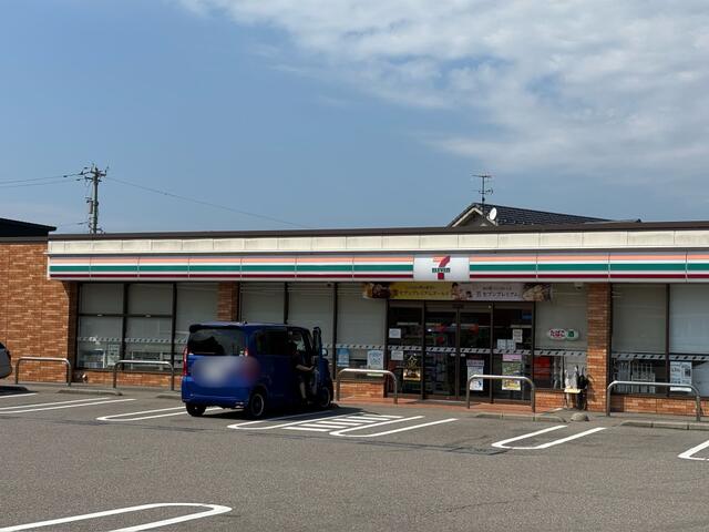 セブンイレブン横浜店 (1,100m)