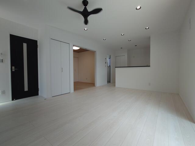 detached 富山県小矢部市芹川 地図を見る
