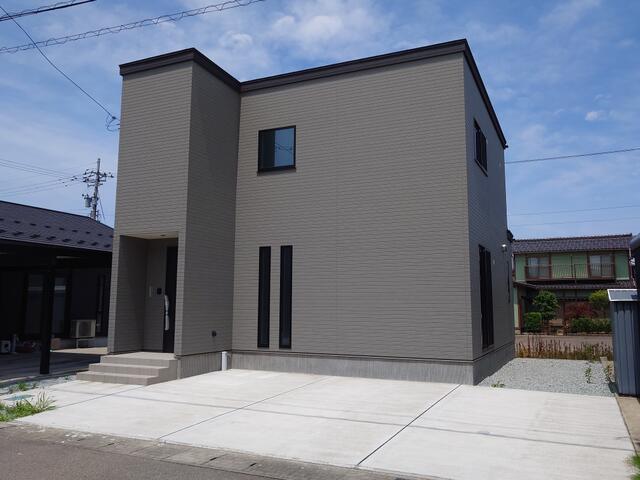detached 富山県小矢部市芹川 地図を見る