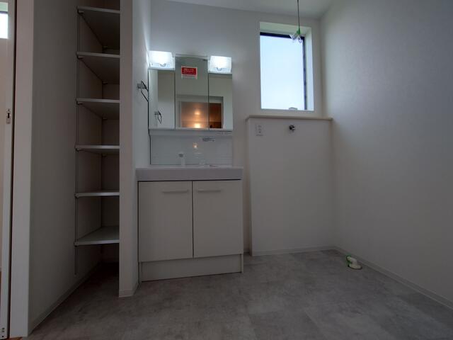 detached 富山県小矢部市金屋本江 地図を見る