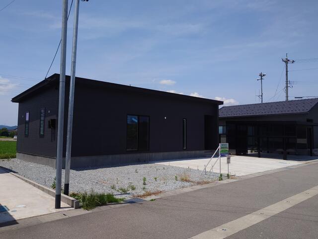 detached 富山県小矢部市金屋本江 地図を見る