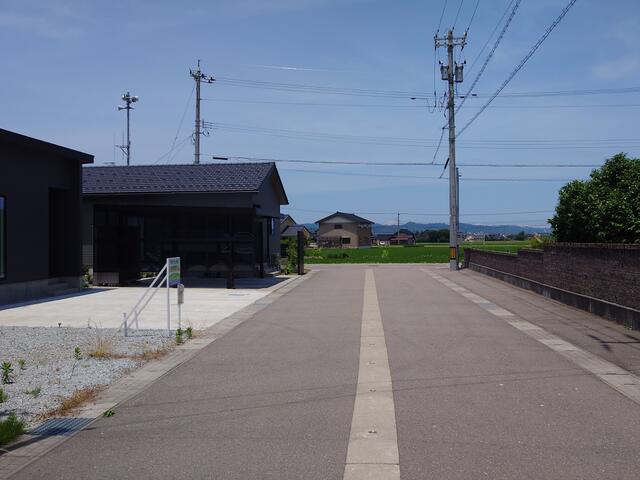 detached 富山県小矢部市金屋本江 地図を見る