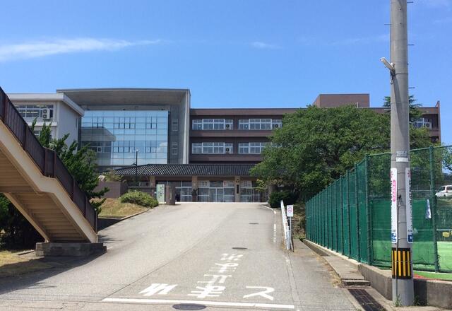 内灘町立内灘中学校 (4,100m)