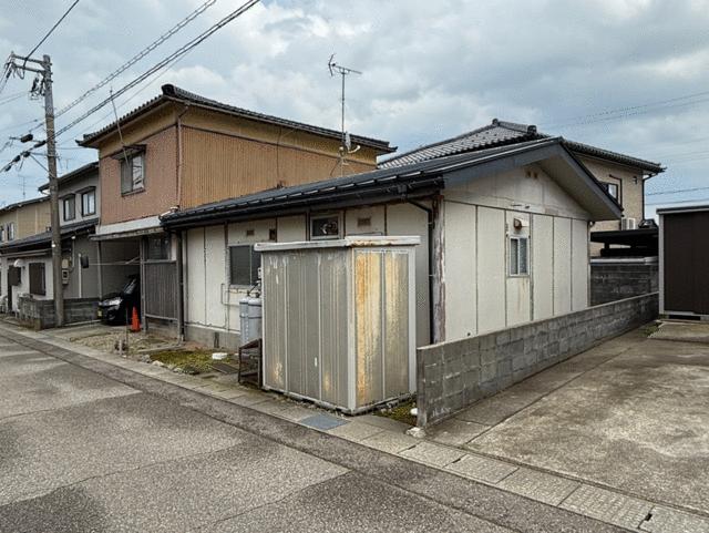 現地（外観）／建物右斜め前から