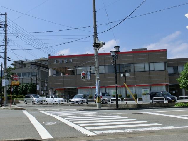 北陸銀行大聖寺支店 (387m)