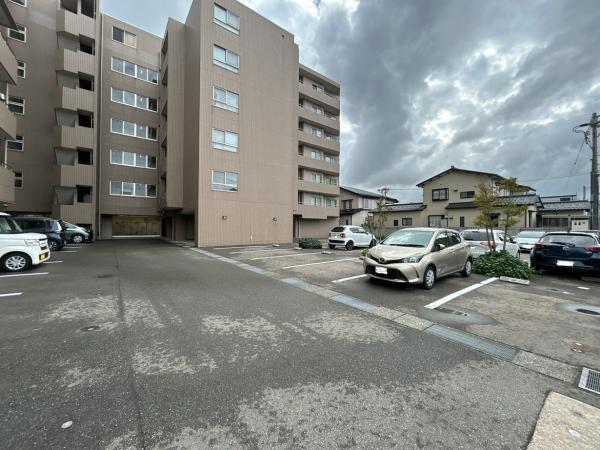 駐車場になります。