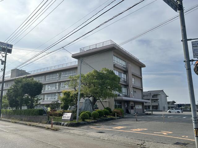 金沢市立鞍月小学校 (238m)