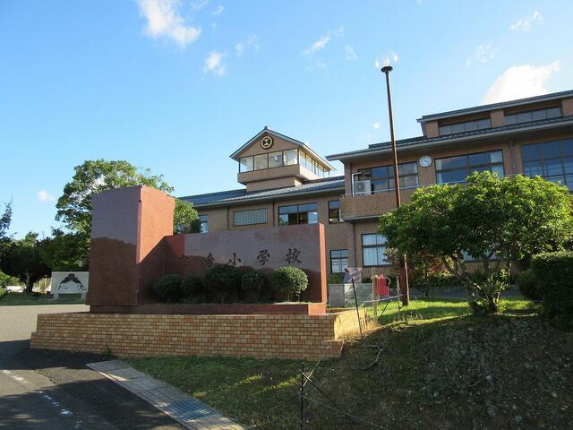 越前町立宮崎小学校 (783m)