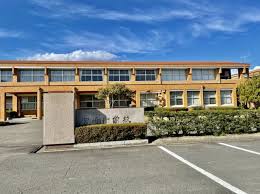 越前町立宮崎中学校 (629m)