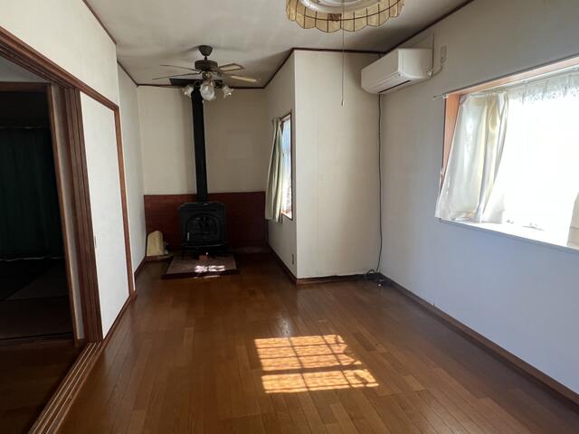 リビング（薪ストーブあり）