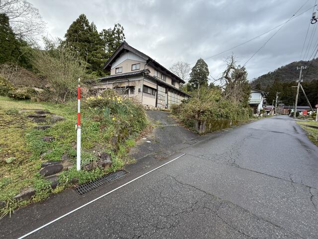 detached 福井県勝山市北郷町伊知地 地図を見る