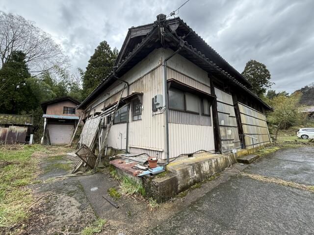 detached 福井県勝山市北郷町伊知地 地図を見る