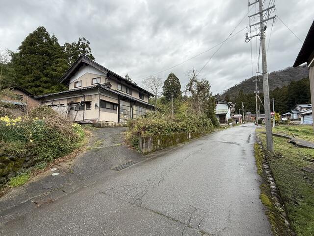 detached 福井県勝山市北郷町伊知地 地図を見る