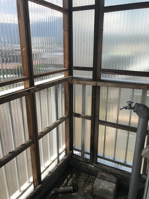 バルコニー／バルコニー部分に洗濯機置き場があります