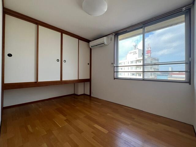 リビング以外の居室／北側洋室です。