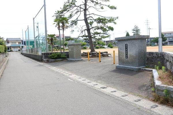 東安居小学校 (1,081m)