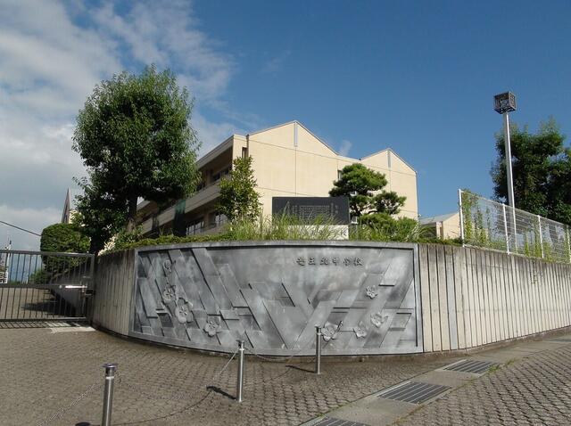 甲斐市立竜王北中学校 (1,001m)