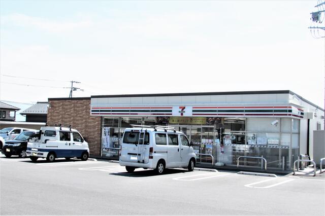 セブンイレブン南アルプス桃園店 (986m)